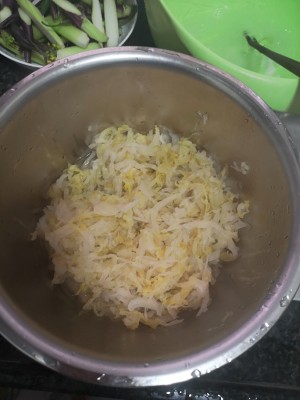 The practice measure that pickled Chinese cabbage fries vermicelli made from bean starch 2
