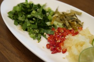 Citric hand rips chicken (chicken of ghost of Yunnan Dai flavour) practice measure 2