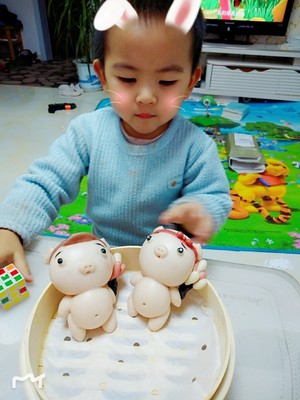 The practice measure of steamed bread of little younger sister of pig little younger brother and pig 17