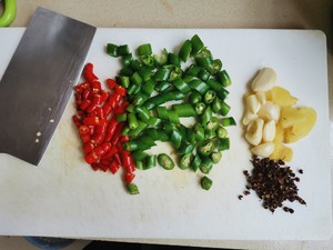 The practice measure of pickled Chinese cabbage of rice of chicken of dish of go with rice 5