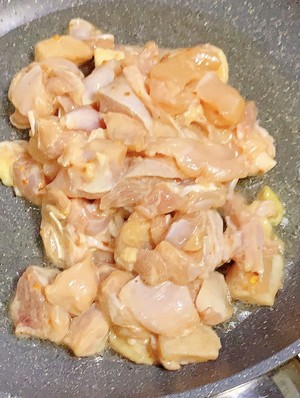 The daily life of a family is delicate, the practice measure of Xianggu mushroom slippery chicken 4