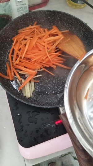 The practice measure that carrot fries shredded meat 12