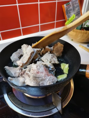 Big winter, come the practice measure that the potato green pepper of one boiler warm stews chop 3