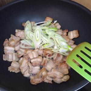 The practice measure that hot Chinese cabbage fries steaky pork 3