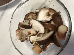 Quick worker dish - the practice measure of Xianggu mushroom slippery chicken 3