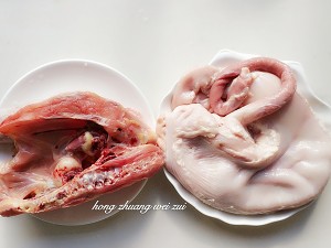 Dish of the eve of the lunar New Year- - the practice measure of pig abdomen chicken 1