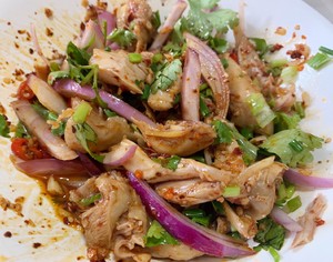 The practice measure that hand of cold and dressed with sause of go with rice rips chicken 7