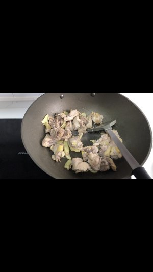 The practice measure of the chicken of Chinese chestnut Xianggu mushroom that stew 5