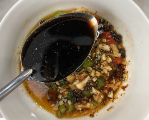 Taste special the practice measure that the hand with the hot acid of bright rips the chicken that do not have bone 10