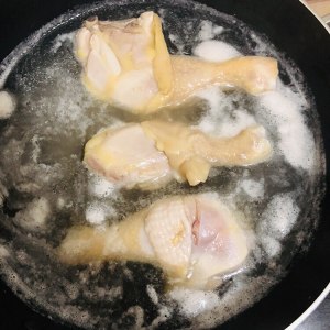 The hand rips chicken (drumstick) practice measure 1