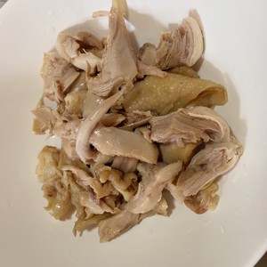 The practice measure that hand of cold and dressed with sause of go with rice rips chicken 4