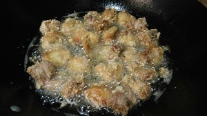 The practice measure of chop of & of the wing in chicken of a condiment made of roast prickly ash and salt 4