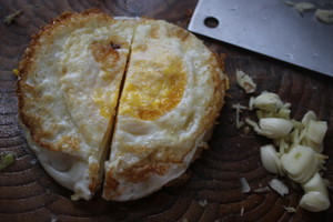 The meal suffers disaster series---The practice measure that chop any of several hot spice plants scrambles egg 6