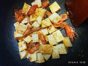 殻付きの新鮮なエビの豆腐のバオの実践測定5