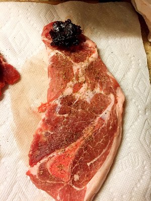 Bloat the practice measure of flesh of shoulder of the pig that bake 3