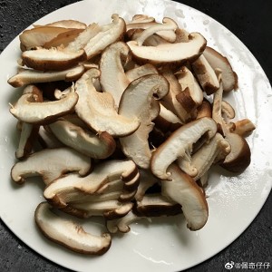 The practice measure that Xianggu mushroom fries chili 2