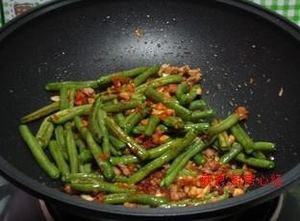 The practice measure of horn of beans of dry stir-fry before stewing 11