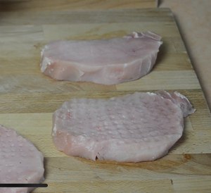 豚はバックボーンポークに小隊のシュヴァイナーのüのCken Steakの練習方法を伝えます 新鮮で柔らかい12月2日のバーベキューの 