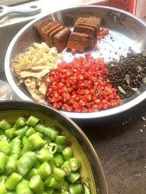 Hemp is hot the practice measure of chicken of dye-in-the-wood Chongqing double any of several hot spice plants 2