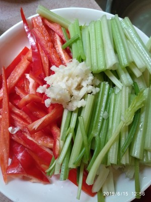 Dish of go with rice " ear of double flavour pig " practice measure 6