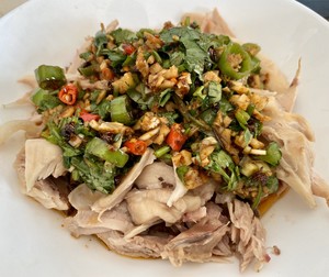 Taste special the practice measure that the hand with the hot acid of bright rips the chicken that do not have bone 14