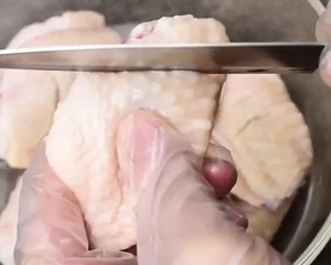にんにくの鶏の羽の練習法甘いローストトウガラシと塩で作られた調味料1