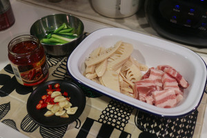 The practice measure that bamboo shoots in spring fries steaky pork 1