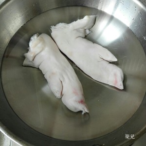 1を焼く豚の爪の練習尺度