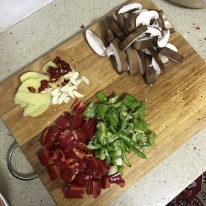 The practice measure of chicken of domestic edition yellow stew 2