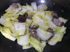 ベーコン8を炒めるために迅速に働きかける白菜を超える練習方法