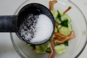 Sweet hot cucumber mixes the practice measure of pig ear 10