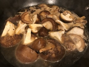 The practice measure of Xianggu mushroom slippery chicken 4