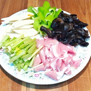 雲耳のヤムイモが豚の筋肉1を揚げる練習尺度