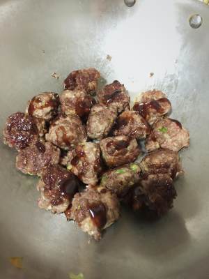 客家牛が豚と戦う練習の動き7