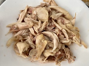 Taste special the practice measure that the hand with the hot acid of bright rips the chicken that do not have bone 13