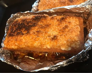 割れたカルボナード（焼いた豚の腹部の肉）クリスピーポークベリー12の練習対策 