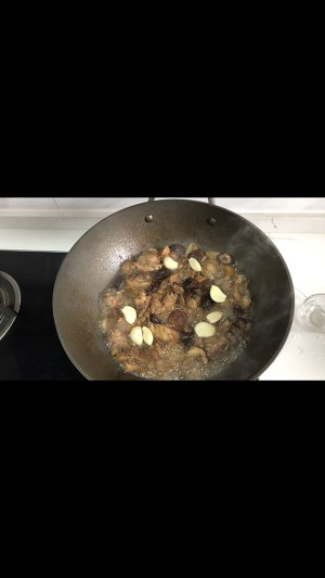The practice measure of the chicken of Chinese chestnut Xianggu mushroom that stew 8