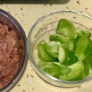 Green pepper of 3 minutes of quick worker fries beef, domestic edition does not have gourmet powder without salt tender sweet beef, the practice measure of my standing menu 6