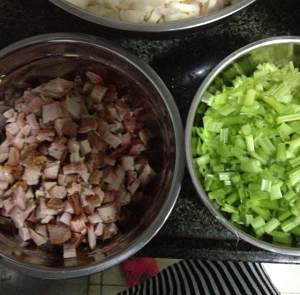 豚の腸のピンクが詰め物2を包む練習の尺度