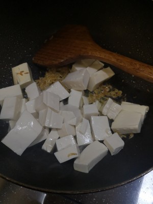 練習 シンプルでデリケートな乾燥小エビの豆腐の量3 