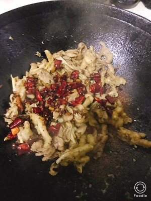 煮込む前の炒め物の鶏肉の実習 唐辛子の青唐辛子6 