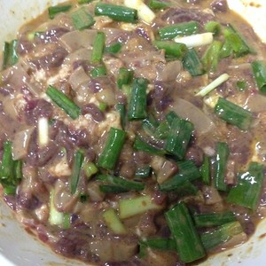 The practice measure of pig net oily spring roll 2