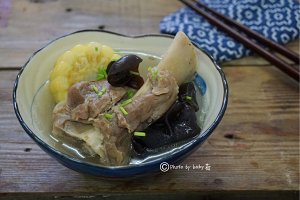 トウモロコシ豚の大きな骨のスープ7