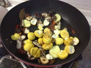 The practice measure of chicken of stew of Xianggu mushroom Chinese chestnut 5
