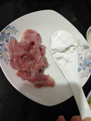 いくつかのホットスパイスプラント3のいずれかの黒豚の柳の顔の練習尺度