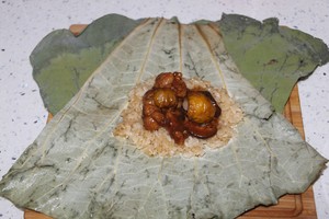 The practice measure of chicken of polished glutinous rice of lotus leaf Chinese chestnut 14