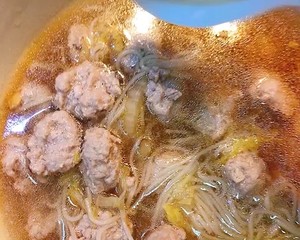 The practice measure of a round mass of food of sweet sweet pork 12