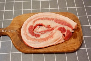 農民家族は肉1を炒めるための実践的な手段ではありません