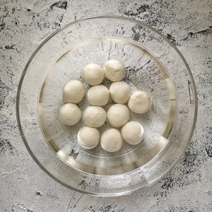 The practice measure of bake corn or millet cakes on a pan of ground boiler chicken 10