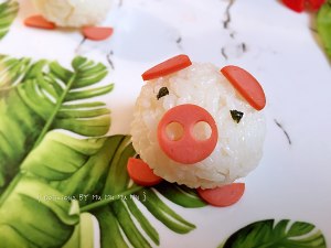 つぼみ豚豚の少量の食事は丸みを帯びており、2019年豚と一緒の練習は素晴らしいこと9